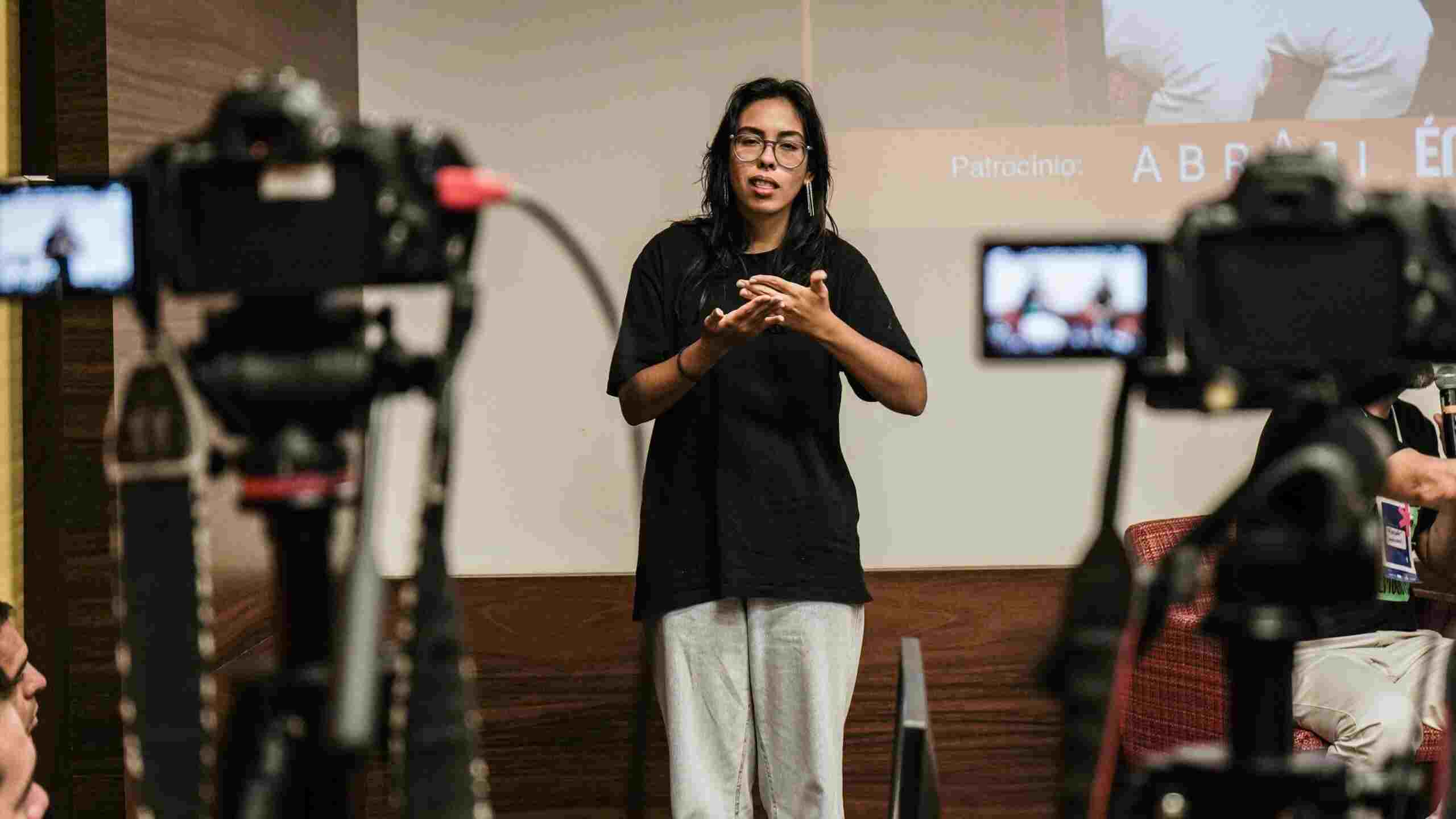 Projeto lança questionário para analisar o impacto da desinformação nas pessoas com deficiência 